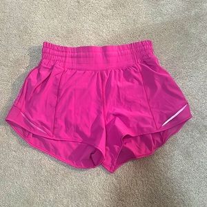 Lululemon Hotty Hot High-Rise Short 2.5 inches